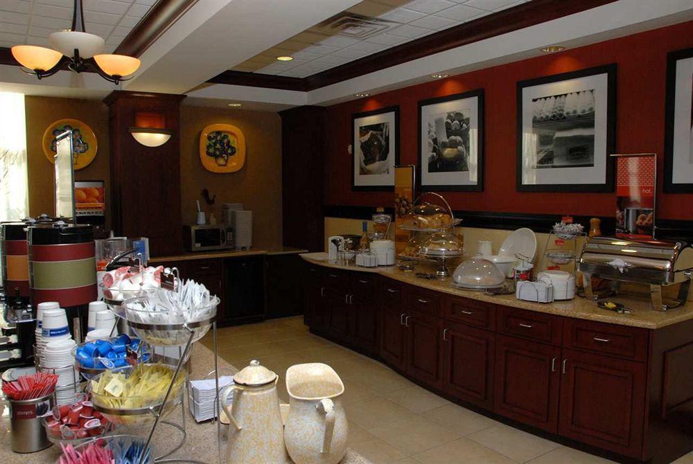 Hampton Inn & Suites Staten Island Nowy Jork Restauracja zdjęcie