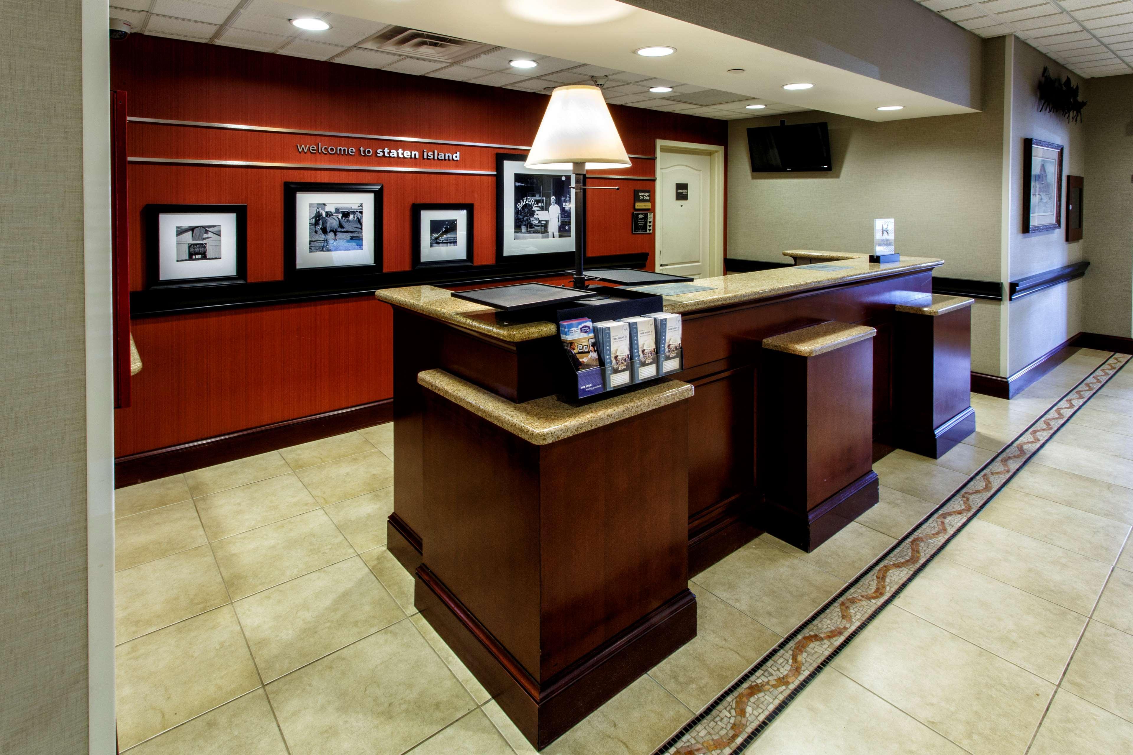 Hampton Inn & Suites Staten Island Nowy Jork Zewnętrze zdjęcie