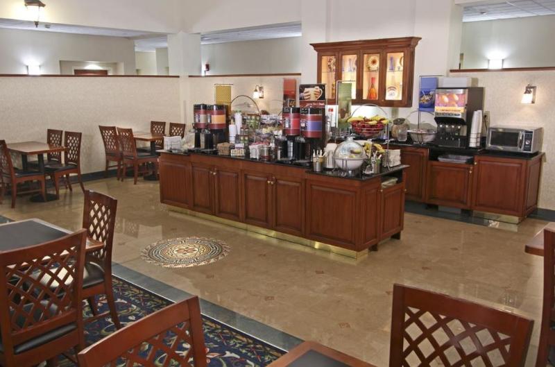 Hampton Inn & Suites Staten Island Nowy Jork Zewnętrze zdjęcie